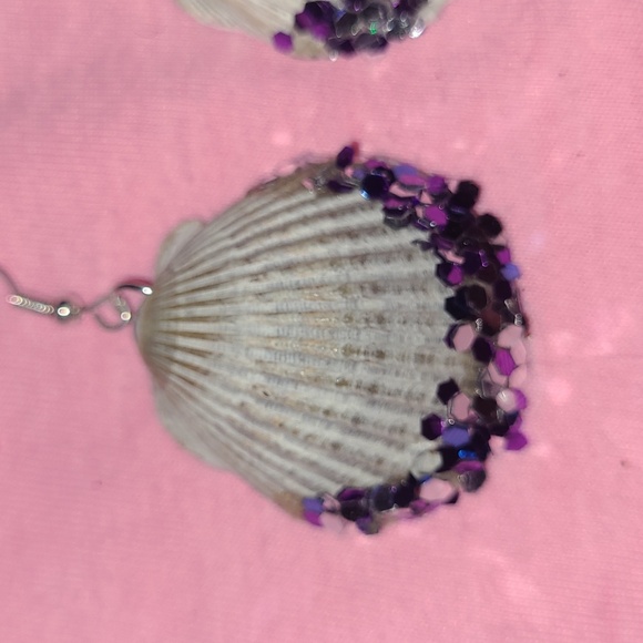 Shell earrings - Picture 3 of 4